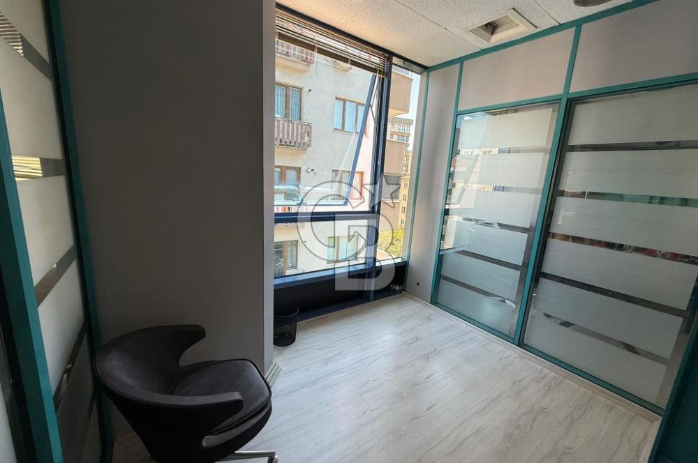 KADIKÖY KOZYATAĞI İNÖNÜ CADDESİ PRESTİJLİ BİNA SATILIK OFİS KATI