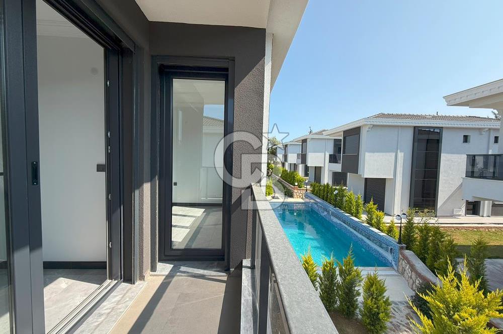 Didim Sağtur Bölgesinde havuzlu sitede Tam müstakil villa..
