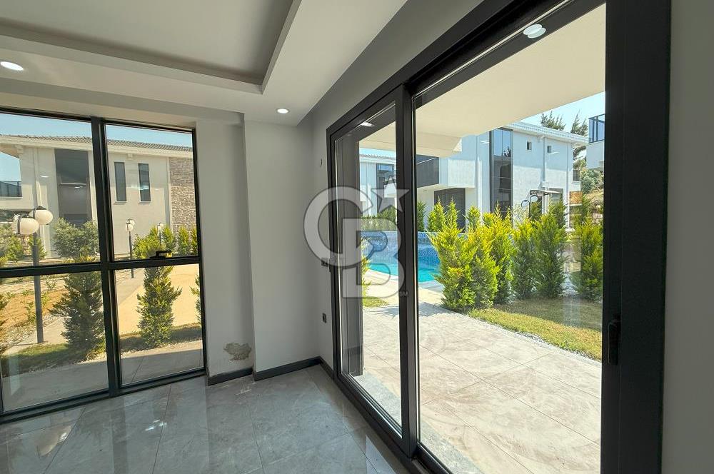 Didim Sağtur Bölgesinde havuzlu sitede Tam müstakil villa..