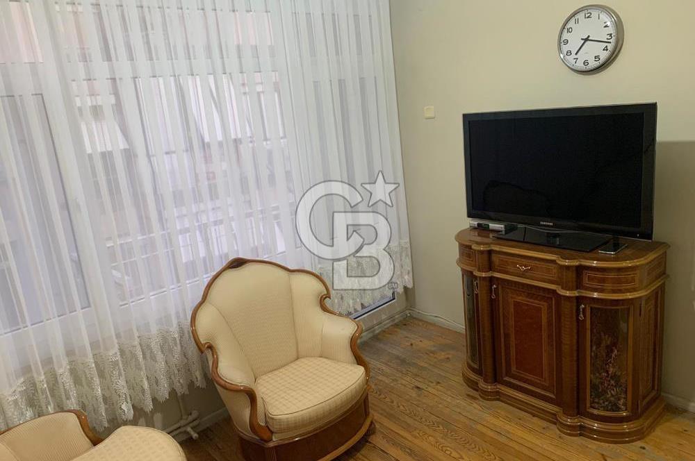 KARŞIYAKADA FIRSAT DAİRE 3+1 KÖŞE AYDINLIK VE DEĞERLİ ARSA PAYI