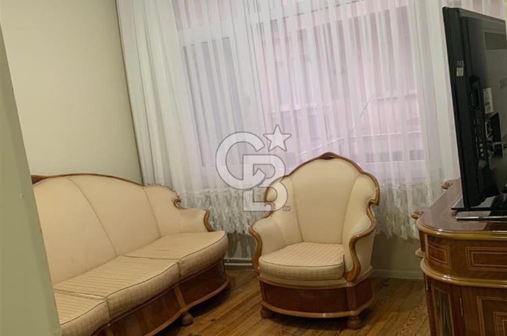 KARŞIYAKADA FIRSAT DAİRE 3+1 KÖŞE AYDINLIK VE DEĞERLİ ARSA PAYI