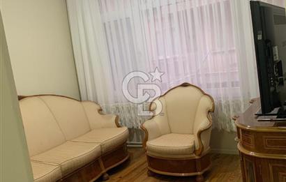KARŞIYAKADA FIRSAT DAİRE 3+1 KÖŞE AYDINLIK VE DEĞERLİ ARSA PAYI