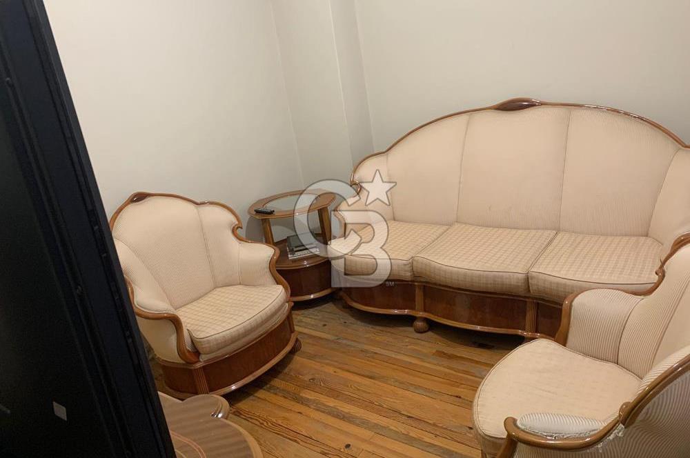 KARŞIYAKADA FIRSAT DAİRE 3+1 KÖŞE AYDINLIK VE DEĞERLİ ARSA PAYI