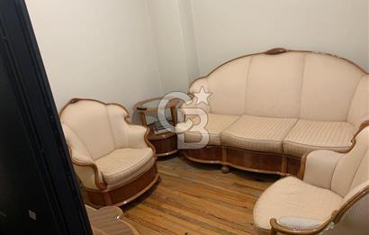 KARŞIYAKADA FIRSAT DAİRE 3+1 KÖŞE AYDINLIK VE DEĞERLİ ARSA PAYI