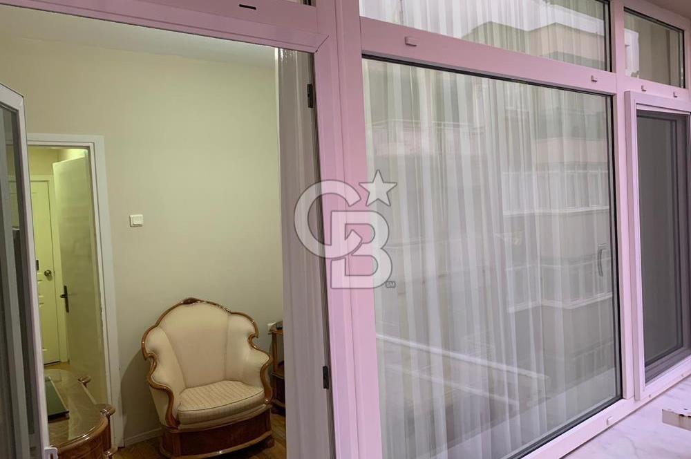KARŞIYAKADA FIRSAT DAİRE 3+1 KÖŞE AYDINLIK VE DEĞERLİ ARSA PAYI