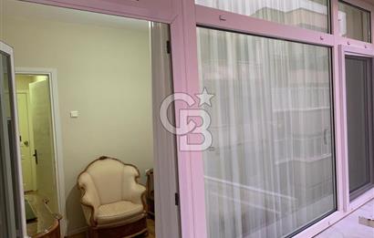 KARŞIYAKADA FIRSAT DAİRE 3+1 KÖŞE AYDINLIK VE DEĞERLİ ARSA PAYI