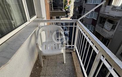 KARŞIYAKADA FIRSAT DAİRE 3+1 KÖŞE AYDINLIK VE DEĞERLİ ARSA PAYI