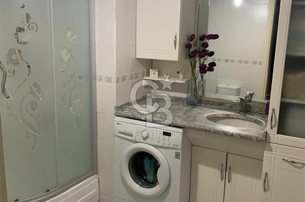 KARŞIYAKADA FIRSAT DAİRE 3+1 KÖŞE AYDINLIK VE DEĞERLİ ARSA PAYI