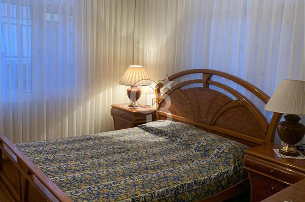 KARŞIYAKADA FIRSAT DAİRE 3+1 KÖŞE AYDINLIK VE DEĞERLİ ARSA PAYI