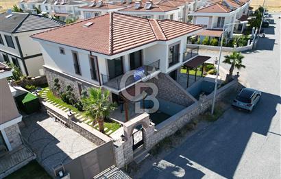 Ayvalık Küçükköy'de Satılık 3+1 Havuzlu Taş Villa