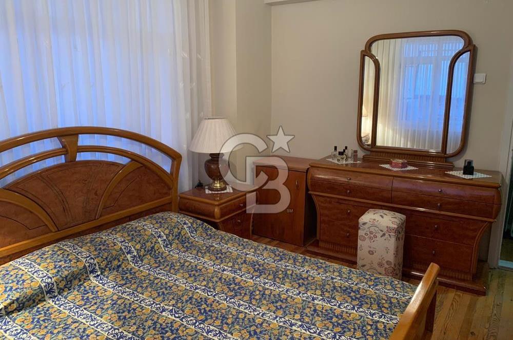 KARŞIYAKADA FIRSAT DAİRE 3+1 KÖŞE AYDINLIK VE DEĞERLİ ARSA PAYI