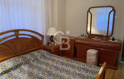 KARŞIYAKADA FIRSAT DAİRE 3+1 KÖŞE AYDINLIK VE DEĞERLİ ARSA PAYI