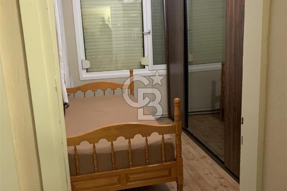 KARŞIYAKADA FIRSAT DAİRE 3+1 KÖŞE AYDINLIK VE DEĞERLİ ARSA PAYI