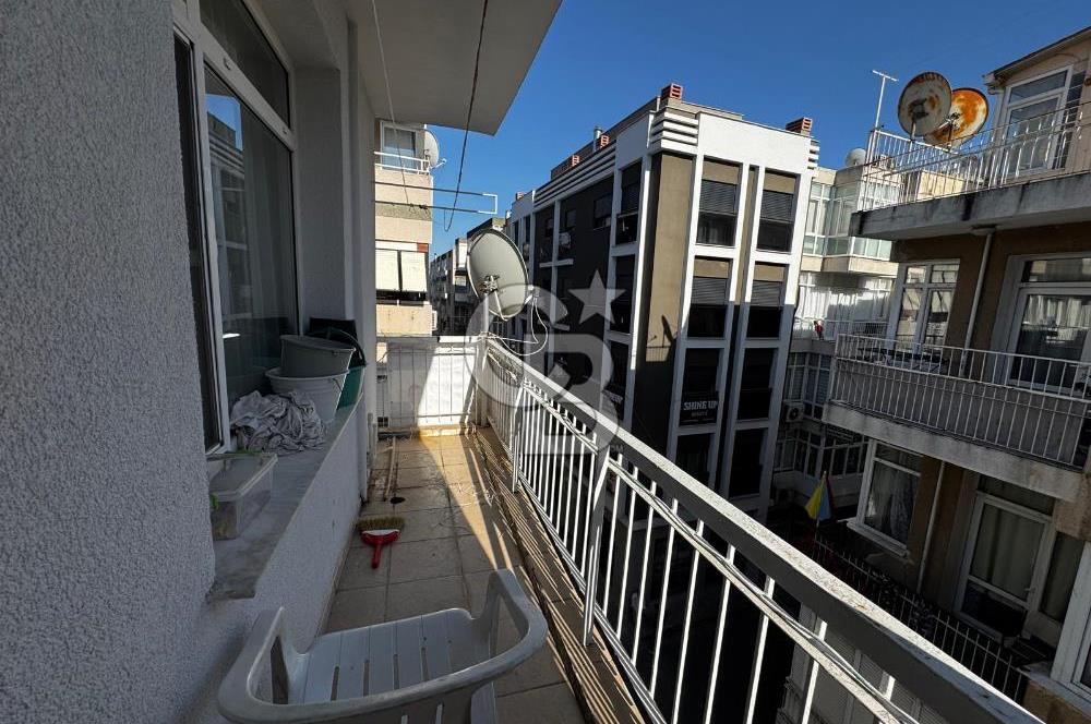 KARŞIYAKADA FIRSAT DAİRE 3+1 KÖŞE AYDINLIK VE DEĞERLİ ARSA PAYI