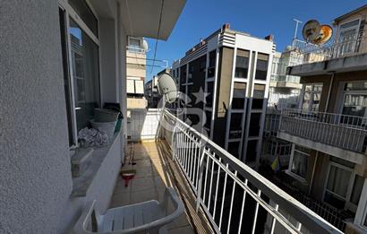 KARŞIYAKADA FIRSAT DAİRE 3+1 KÖŞE AYDINLIK VE DEĞERLİ ARSA PAYI