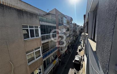 KARŞIYAKADA FIRSAT DAİRE 3+1 KÖŞE AYDINLIK VE DEĞERLİ ARSA PAYI