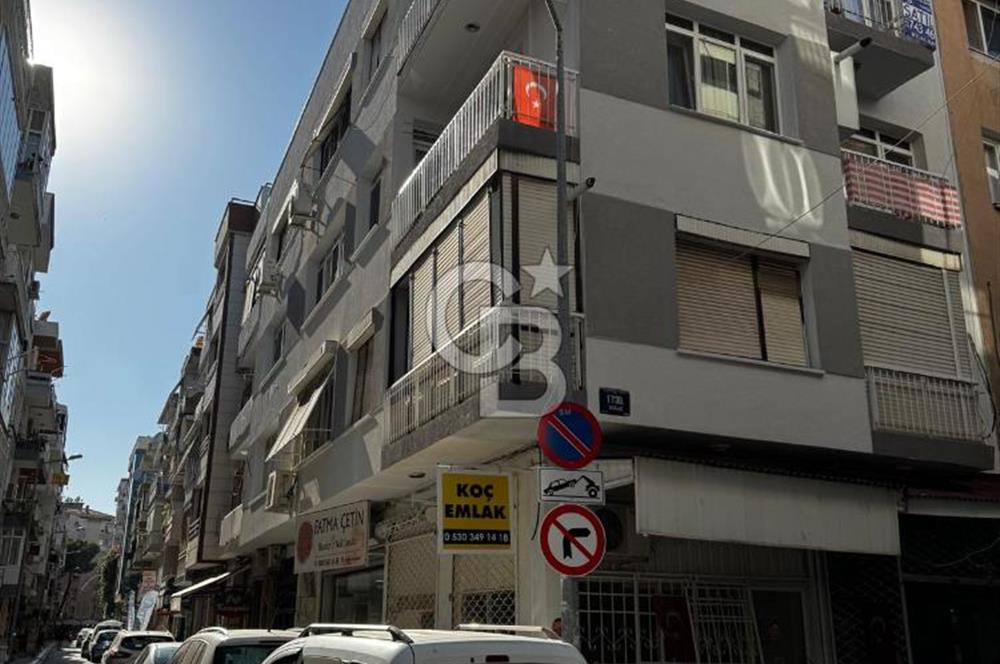 KARŞIYAKADA FIRSAT DAİRE 3+1 KÖŞE AYDINLIK VE DEĞERLİ ARSA PAYI