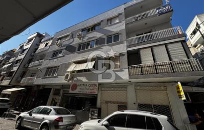 KARŞIYAKADA FIRSAT DAİRE 3+1 KÖŞE AYDINLIK VE DEĞERLİ ARSA PAYI
