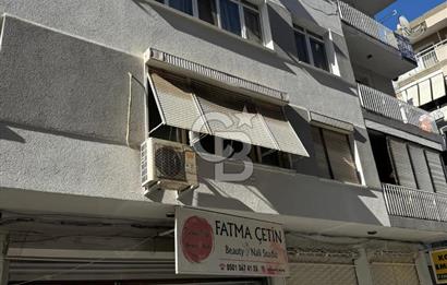 KARŞIYAKADA FIRSAT DAİRE 3+1 KÖŞE AYDINLIK VE DEĞERLİ ARSA PAYI