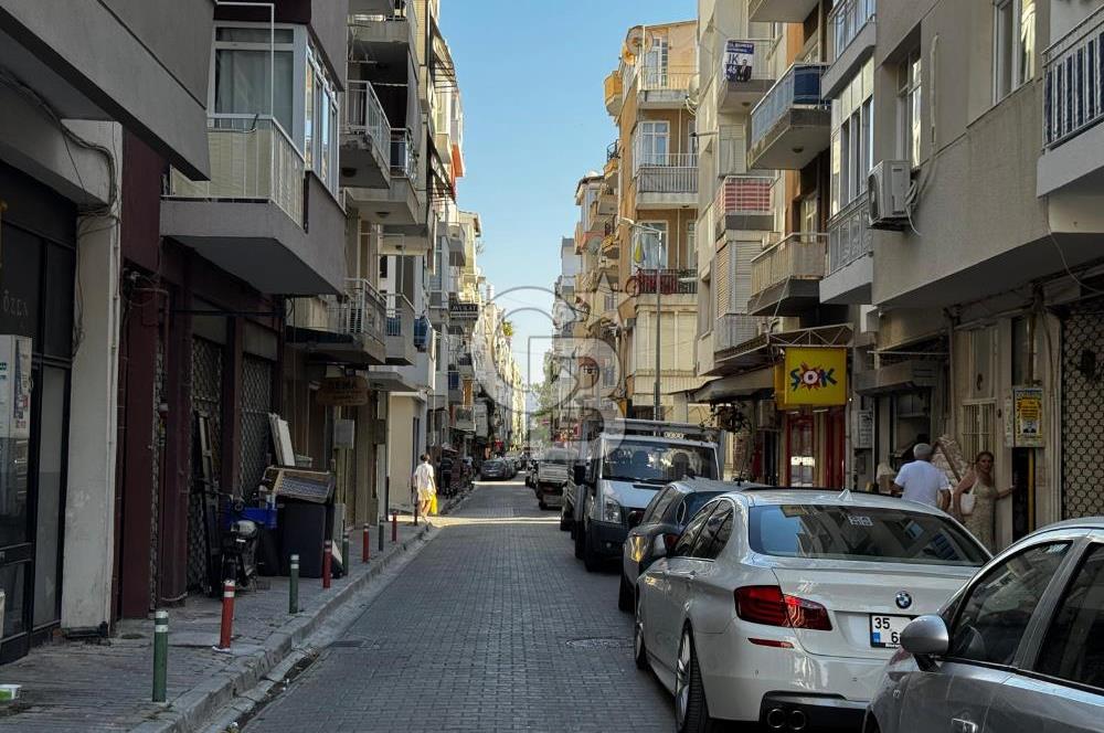 KARŞIYAKADA FIRSAT DAİRE 3+1 KÖŞE AYDINLIK VE DEĞERLİ ARSA PAYI