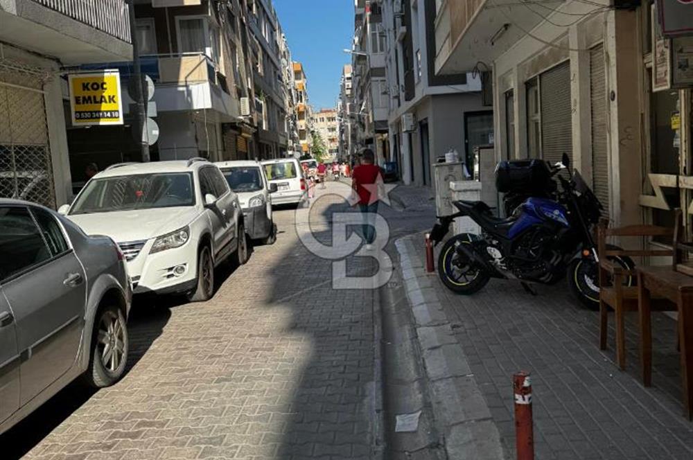 KARŞIYAKADA FIRSAT DAİRE 3+1 KÖŞE AYDINLIK VE DEĞERLİ ARSA PAYI