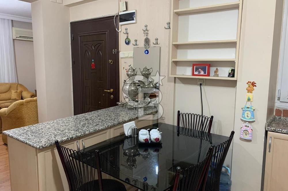 KARŞIYAKADA FIRSAT DAİRE 3+1 KÖŞE AYDINLIK VE DEĞERLİ ARSA PAYI