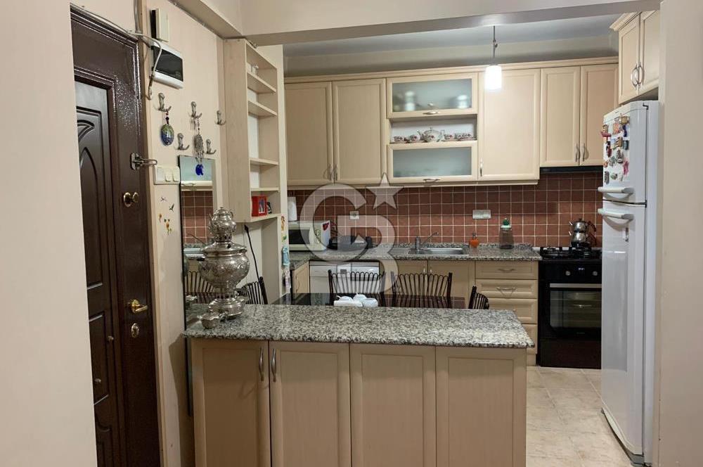 KARŞIYAKADA FIRSAT DAİRE 3+1 KÖŞE AYDINLIK VE DEĞERLİ ARSA PAYI