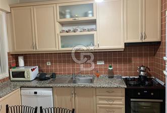 KARŞIYAKADA FIRSAT DAİRE 3+1 KÖŞE AYDINLIK VE DEĞERLİ ARSA PAYI