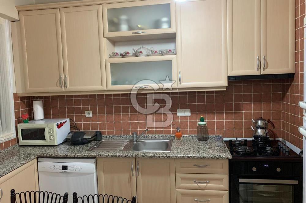 KARŞIYAKADA FIRSAT DAİRE 3+1 KÖŞE AYDINLIK VE DEĞERLİ ARSA PAYI