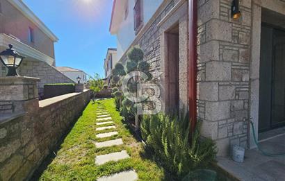 Ayvalık Küçükköy'de Satılık 3+1 Havuzlu Taş Villa