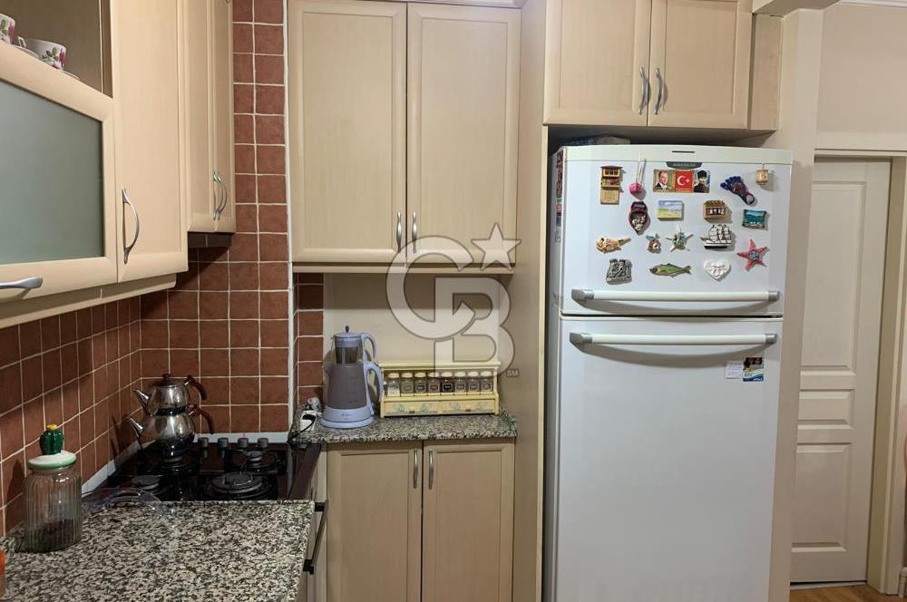 KARŞIYAKADA FIRSAT DAİRE 3+1 KÖŞE AYDINLIK VE DEĞERLİ ARSA PAYI