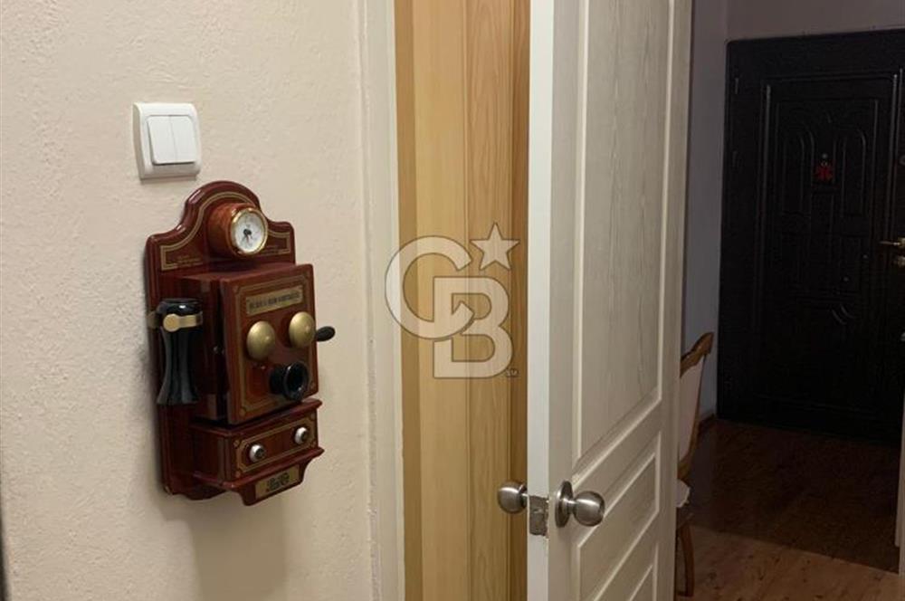 KARŞIYAKADA FIRSAT DAİRE 3+1 KÖŞE AYDINLIK VE DEĞERLİ ARSA PAYI