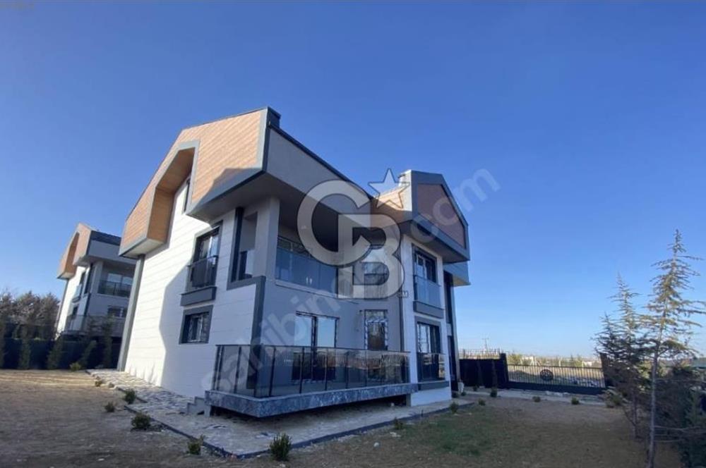 GÖLBAŞI HACILARDA SİTE İÇERİSİNDE BUTİK 5+1 VİLLA