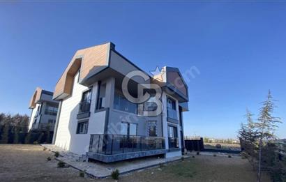 GÖLBAŞI HACILARDA SİTE İÇERİSİNDE BUTİK 5+1 VİLLA