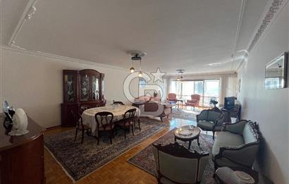 Sahil Bulvarı’nda Eşsiz Manzaralı 3+1 Ferah Satılık Yalı Dairesi