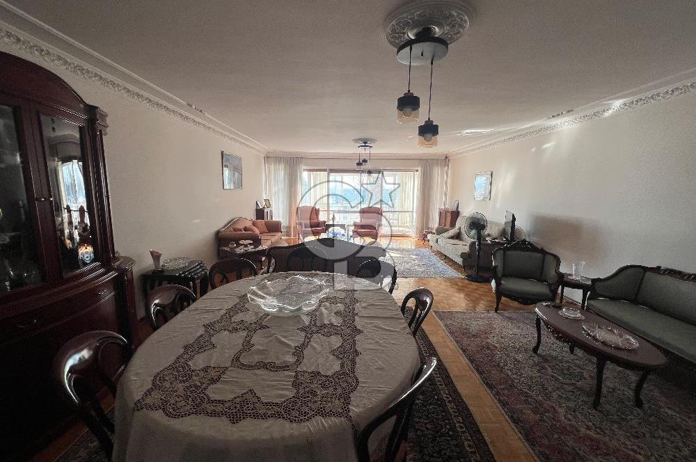 Sahil Bulvarı’nda Eşsiz Manzaralı 3+1 Ferah Satılık Yalı Dairesi