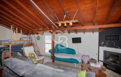 Urla Çeşmealtı'nda Satılık Deniz Manzaralı Tripleks Villa