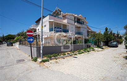 Urla Çeşmealtı'nda Satılık Deniz Manzaralı Tripleks Villa