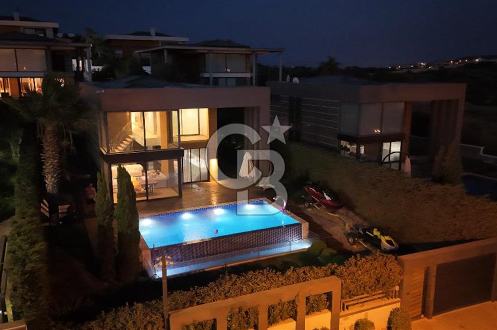 ÇEŞME DALYAN DA MARİNA YAKINI 4+2 TRİPLEKS HAVUZLU LÜKS VİLLA