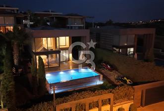 ÇEŞME DALYAN DA MARİNA YAKINI 4+2 TRİPLEKS HAVUZLU LÜKS VİLLA