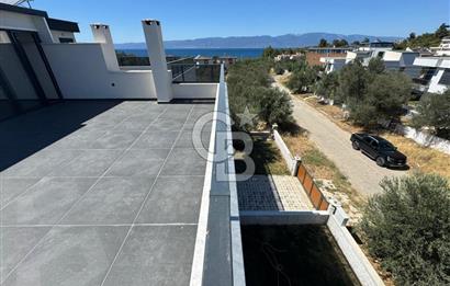 GÖMEÇ KARAAĞAÇ'TA, DENİZ MANZARALI, HAVUZLU, TRİPLEKS VİLLA
