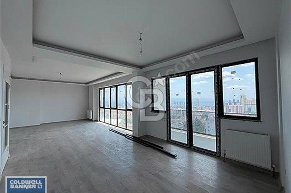 ROYAL GARDEN YAKACIK'TA DENİZ MANZARALI 4+2 KİRALIK DAİRE