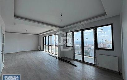 ROYAL GARDEN YAKACIK'TA DENİZ MANZARALI 4+2 KİRALIK DAİRE