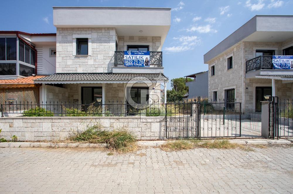 Foça Gencelli'de Satılık 3+1 Teraslı Dubleks Villa