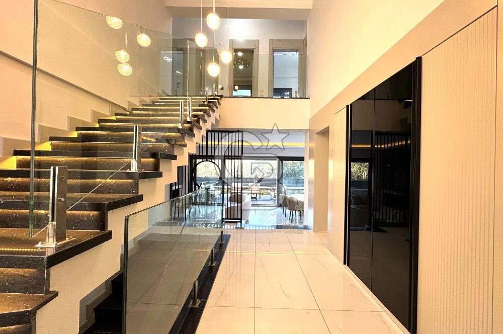 GÜRE'DE,DOĞA VE DENİZ MANZARALI, ŞIK TASARIMLI, 5+1 LOFT VİLLA