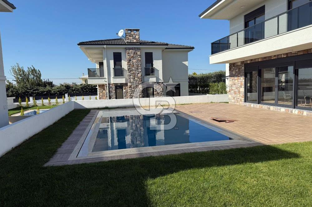 ORTAKÖY HILLTOWN PROJESİNDE SATILIK HAVUZLU VİLLALAR