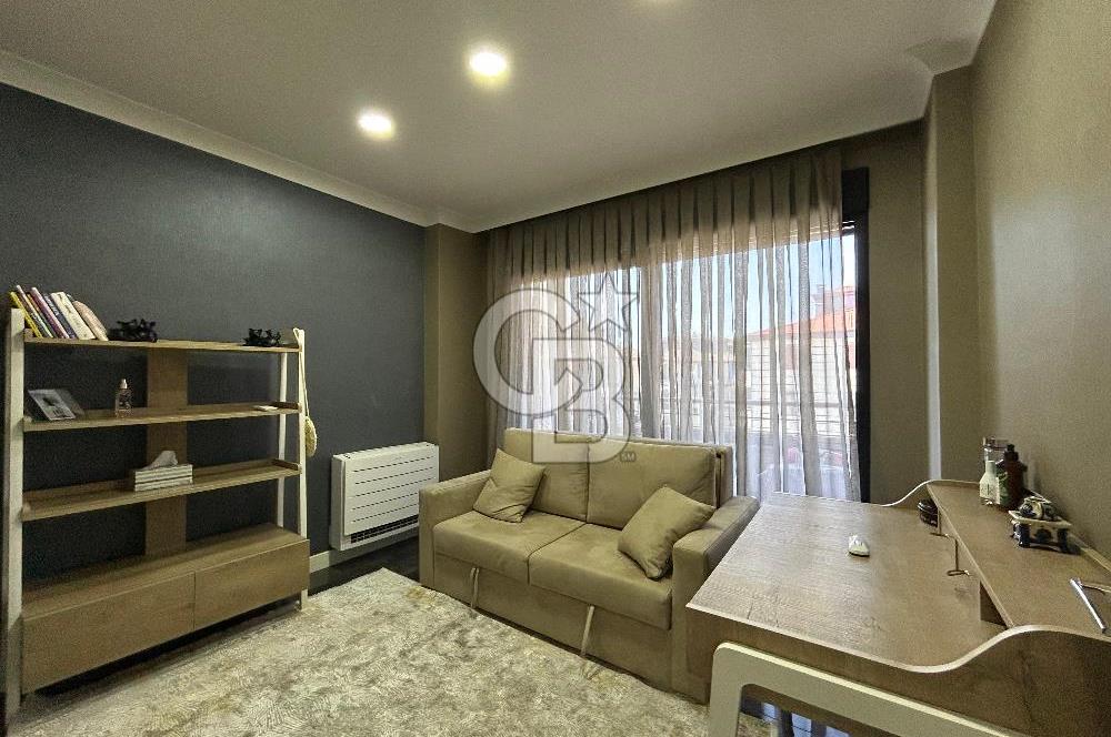 Ayvalık 150 Evler Mah'de Havuzlu Sitede Satılık 3+1 Daire