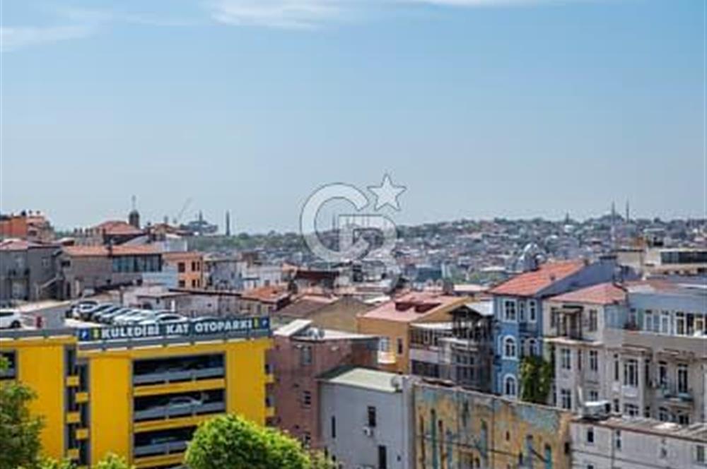 ŞİŞHANE MEYDANA CEPHELİ TARİHİ BİNADA KOMPLE YENİLENMİŞ SATILIK 