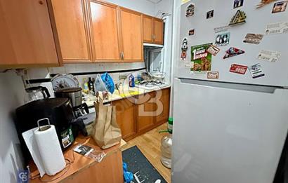 KADIKÖY MERKEZDE METROBÜSE YÜRÜME MESAFESİNDE 2+1 ARA KAT DAİRE
