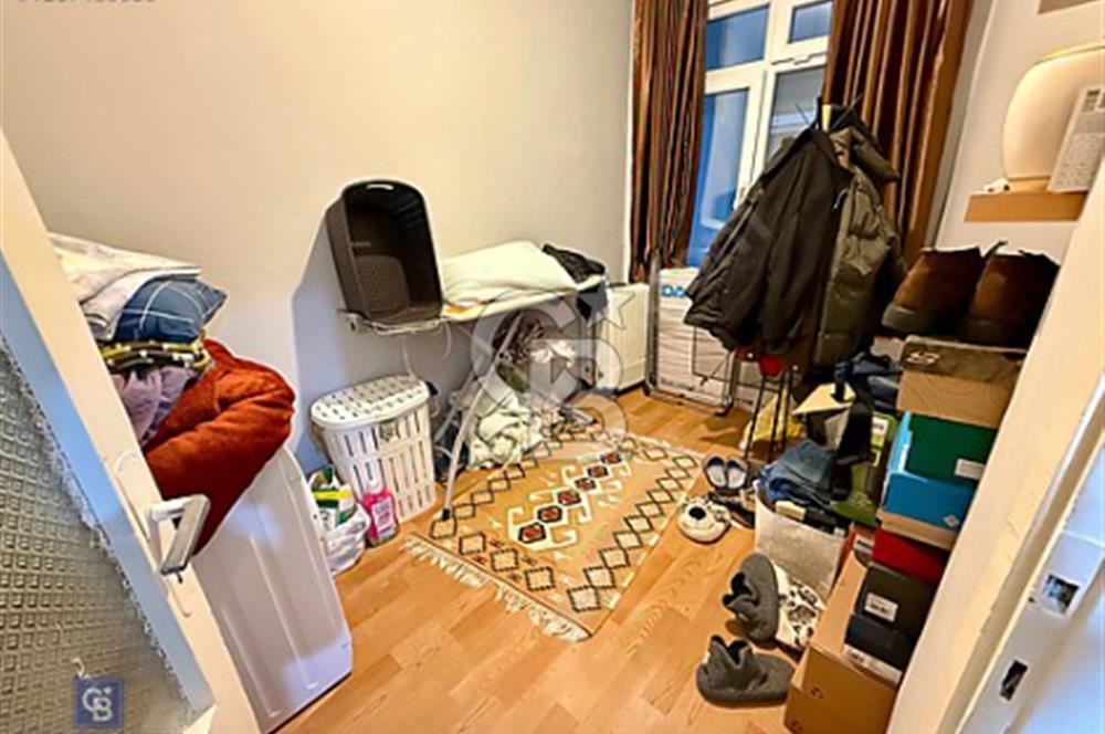KADIKÖY MERKEZDE METROBÜSE YÜRÜME MESAFESİNDE 2+1 ARA KAT DAİRE